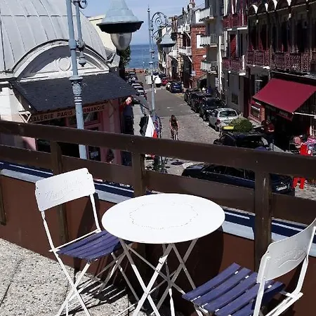 Apartment De 35 M2,avec Terrasse Et Vue Sur La Mer *